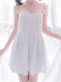A girl in white dress(34)